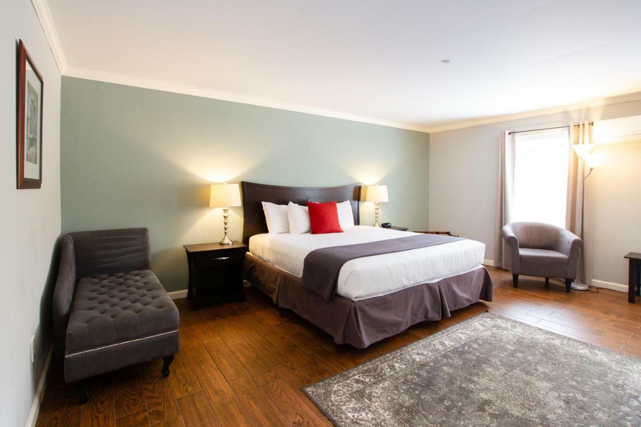 The Dahlonega Square Hotel & Villas Экстерьер фото