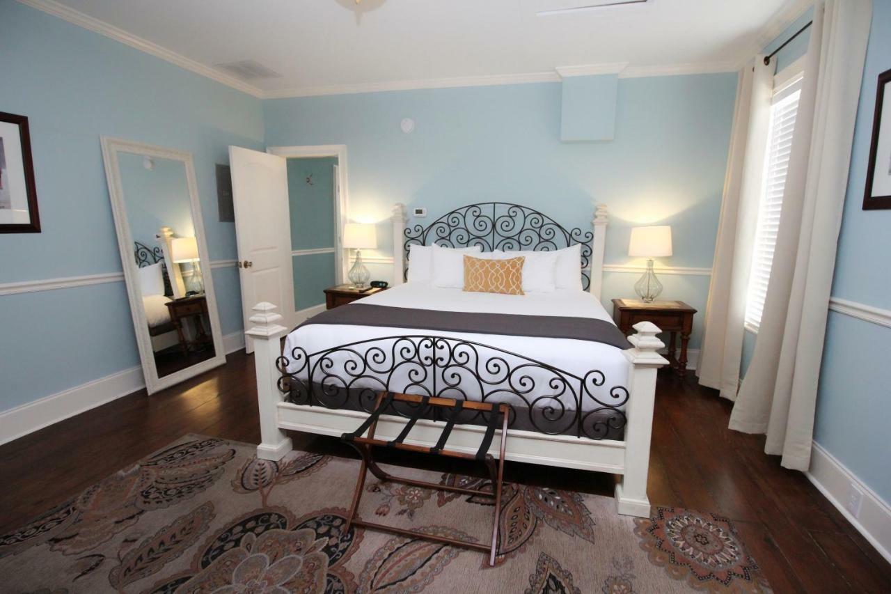 The Dahlonega Square Hotel & Villas Номер фото